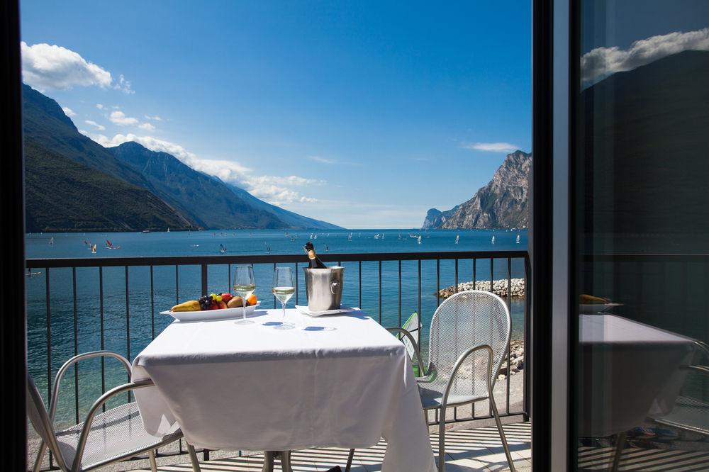 Hotel Lido Blu - Surf & Bike Torbole Sul Garda Bagian luar foto