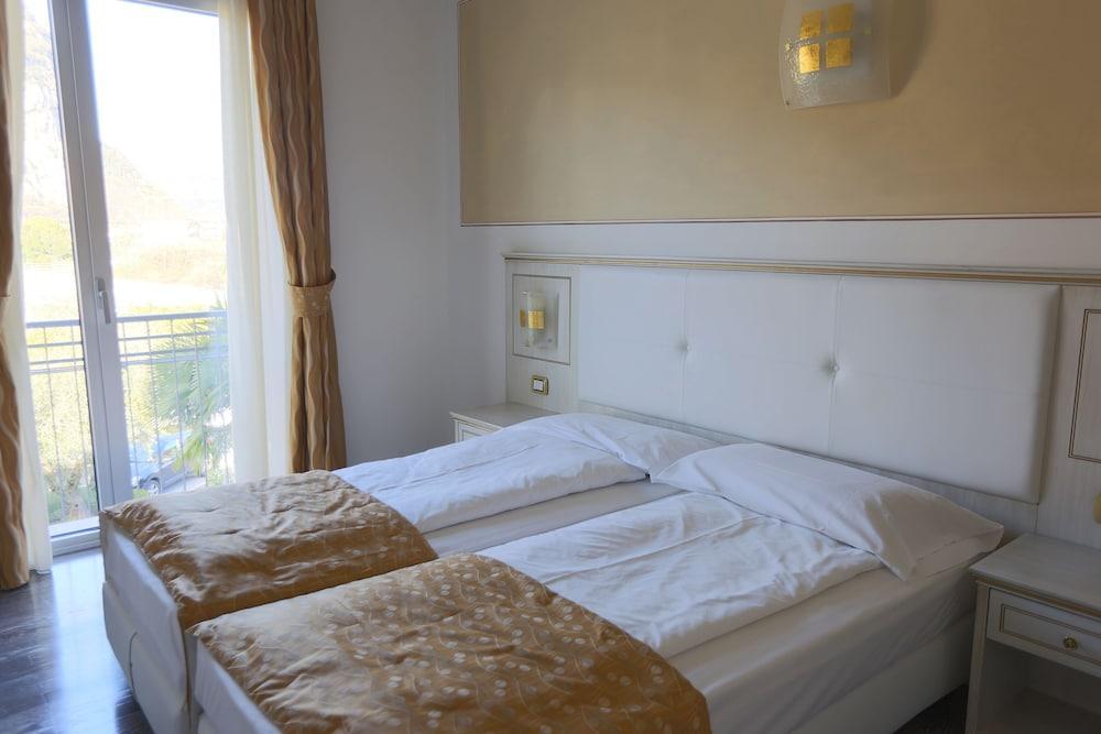 Hotel Lido Blu - Surf & Bike Torbole Sul Garda Bagian luar foto