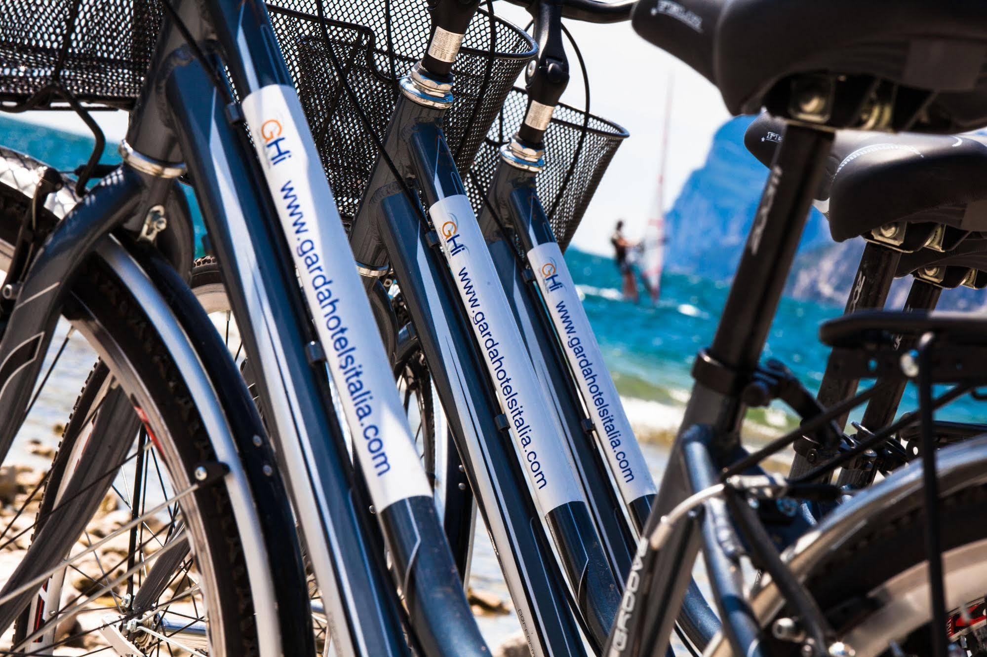 Hotel Lido Blu - Surf & Bike Torbole Sul Garda Bagian luar foto