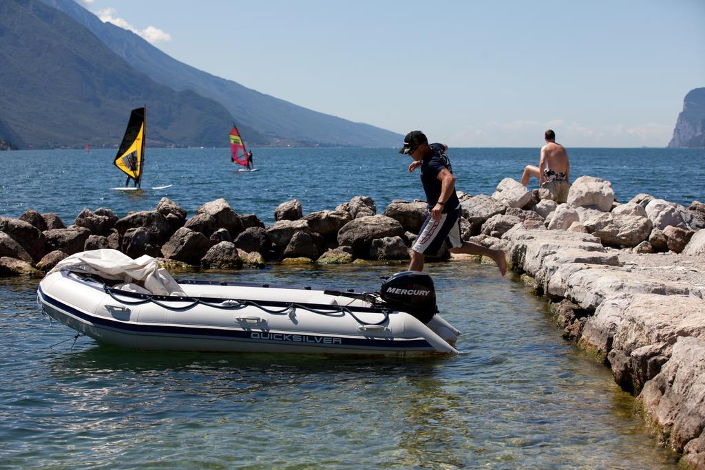 Hotel Lido Blu - Surf & Bike Torbole Sul Garda Bagian luar foto
