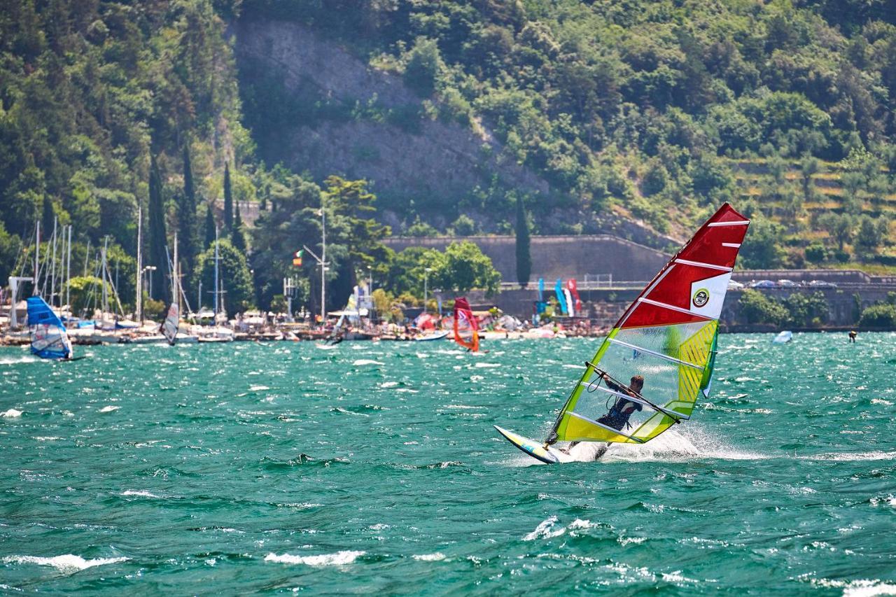 Hotel Lido Blu - Surf & Bike Torbole Sul Garda Bagian luar foto