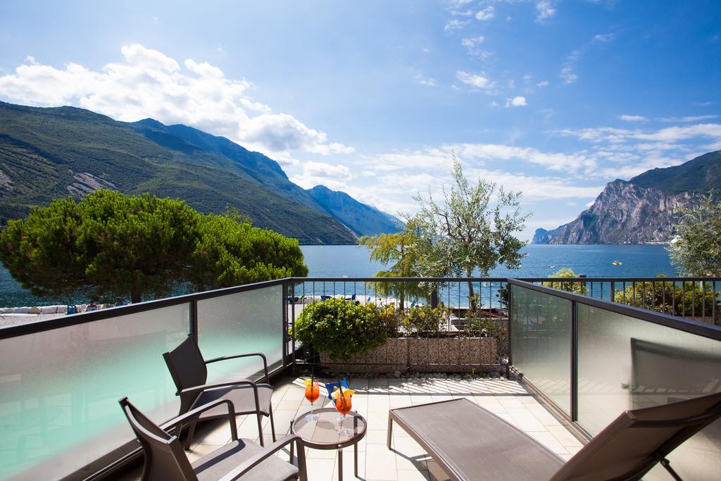 Hotel Lido Blu - Surf & Bike Torbole Sul Garda Bagian luar foto