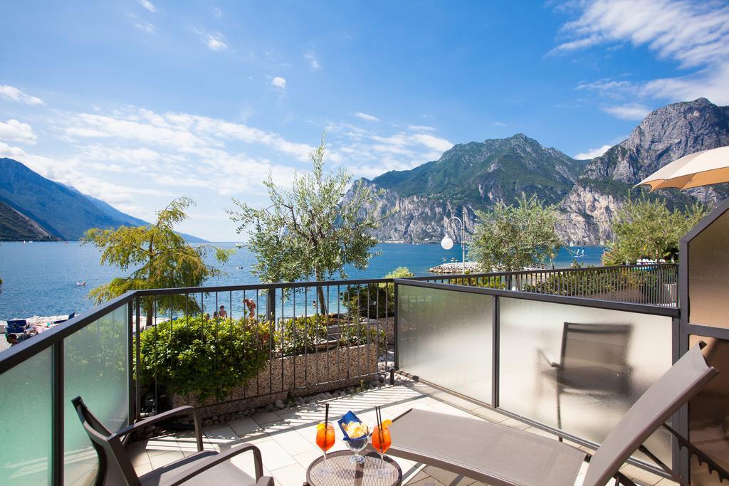 Hotel Lido Blu - Surf & Bike Torbole Sul Garda Bagian luar foto