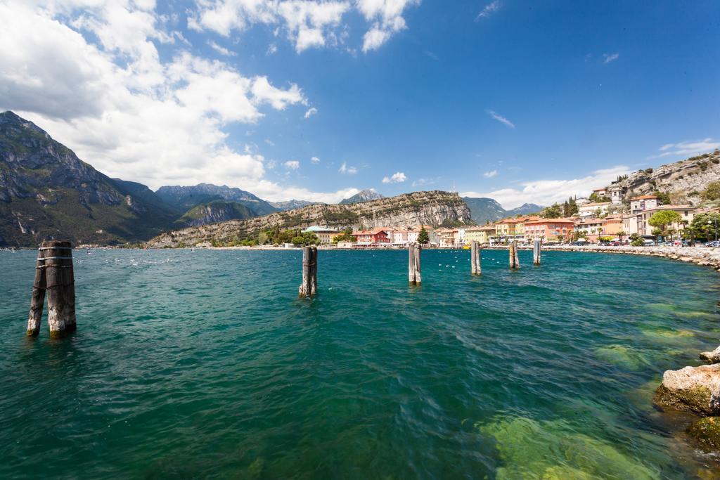 Hotel Lido Blu - Surf & Bike Torbole Sul Garda Bagian luar foto