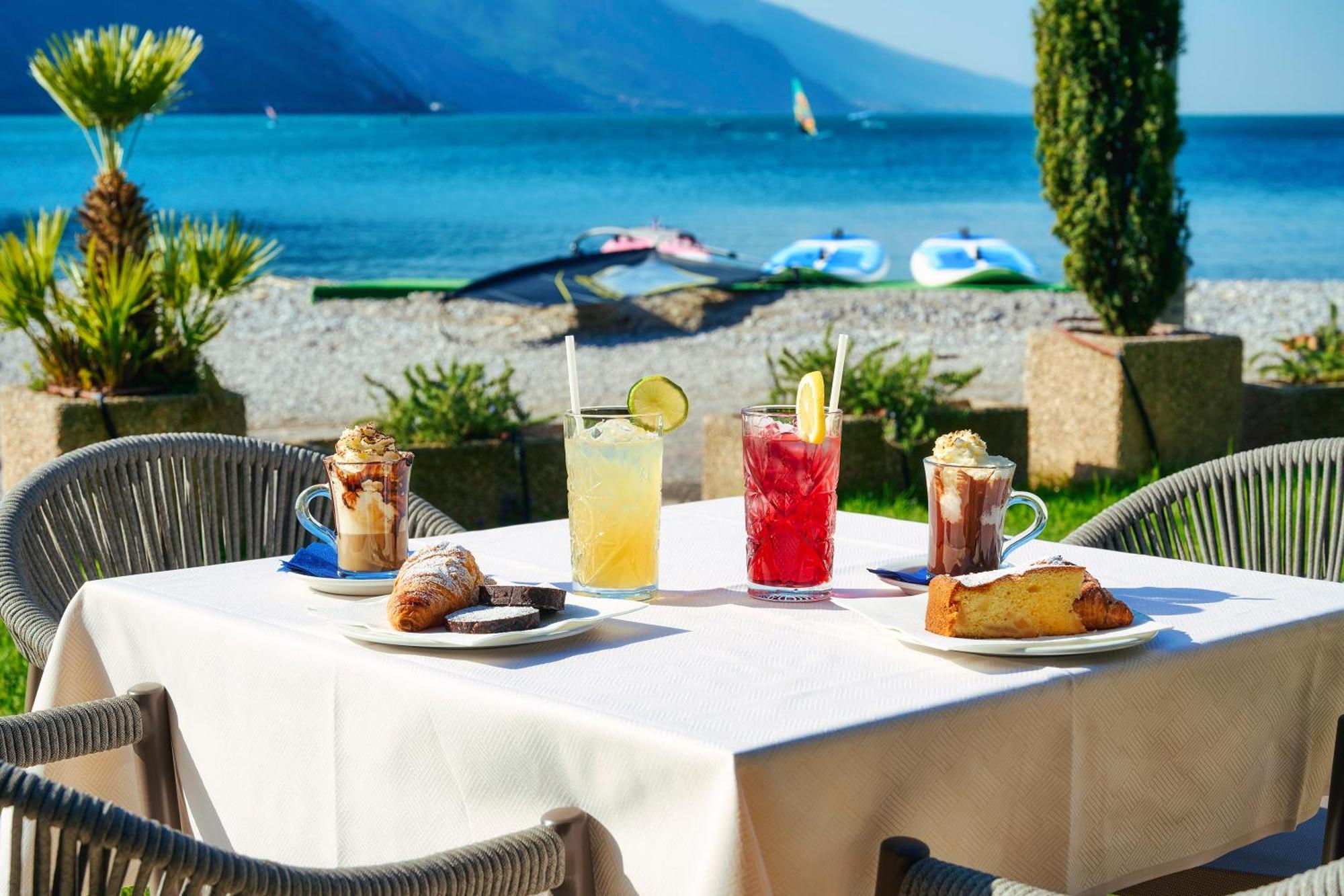 Hotel Lido Blu - Surf & Bike Torbole Sul Garda Bagian luar foto