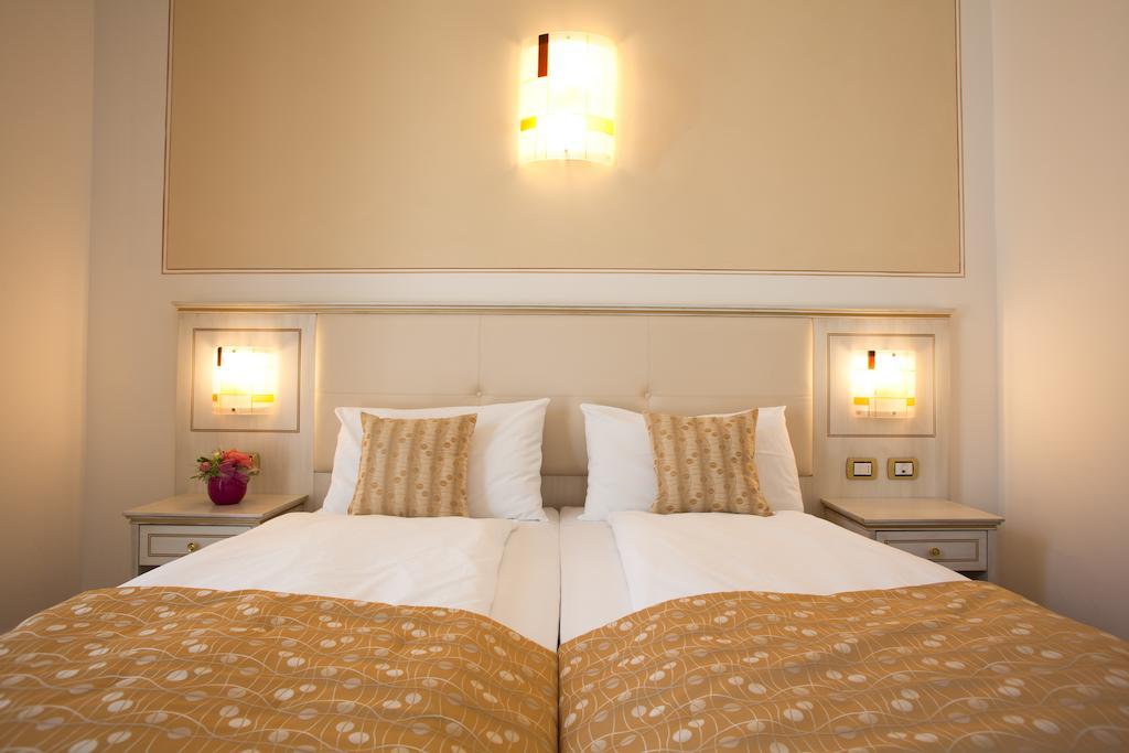 Hotel Lido Blu - Surf & Bike Torbole Sul Garda Bagian luar foto
