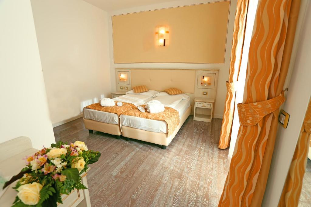 Hotel Lido Blu - Surf & Bike Torbole Sul Garda Bagian luar foto