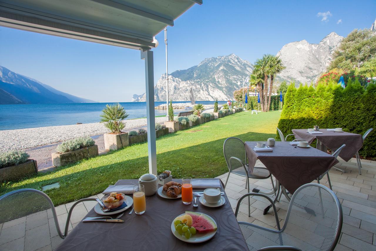 Hotel Lido Blu - Surf & Bike Torbole Sul Garda Bagian luar foto