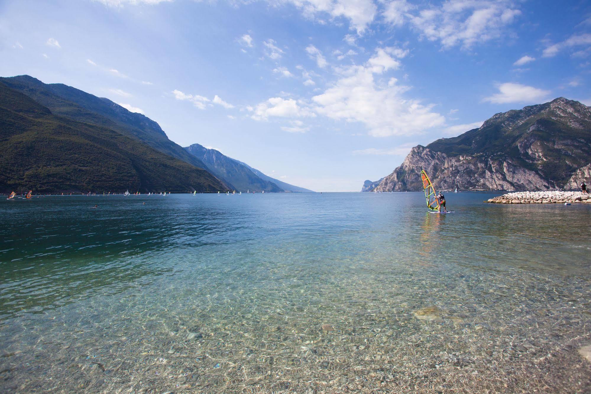 Hotel Lido Blu - Surf & Bike Torbole Sul Garda Bagian luar foto