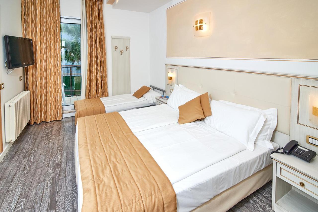 Hotel Lido Blu - Surf & Bike Torbole Sul Garda Bagian luar foto