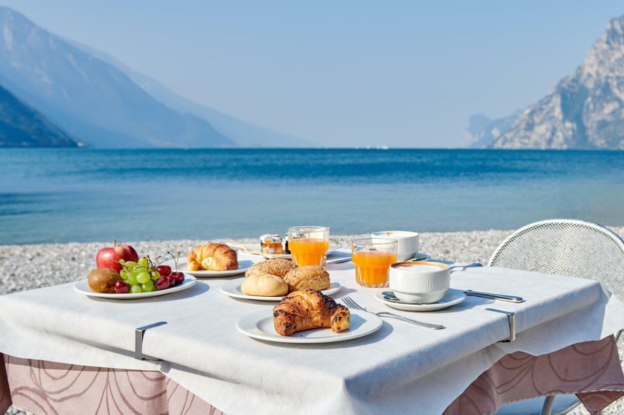 Hotel Lido Blu - Surf & Bike Torbole Sul Garda Bagian luar foto